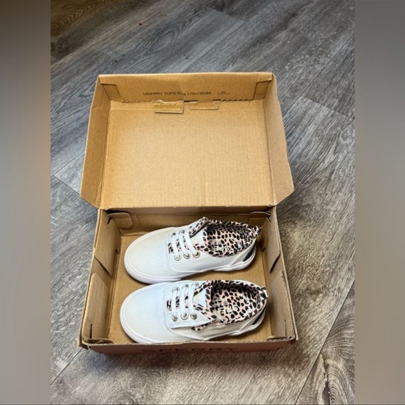 NIB White and Animal Print Toddler Sperry Shoes with Velcro Closure. Size 5 - Picture 3 of 10